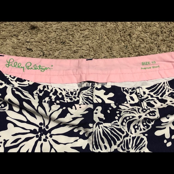 EUC Lily Pulitzer Avenue Floral Shorts - Picture 2 of 3